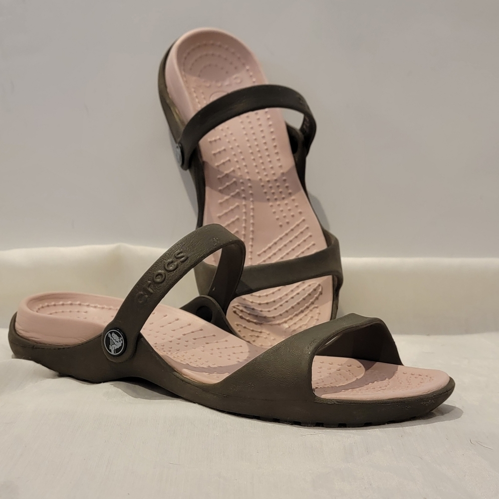 Lightweight Cushy Crocs